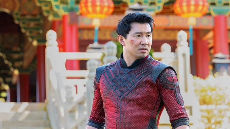 Shang-Chi ve 10 Yüzük Efsanesi izle posteri