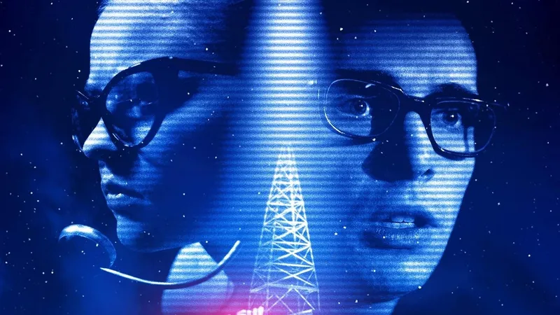 The Vast of Night izle posteri